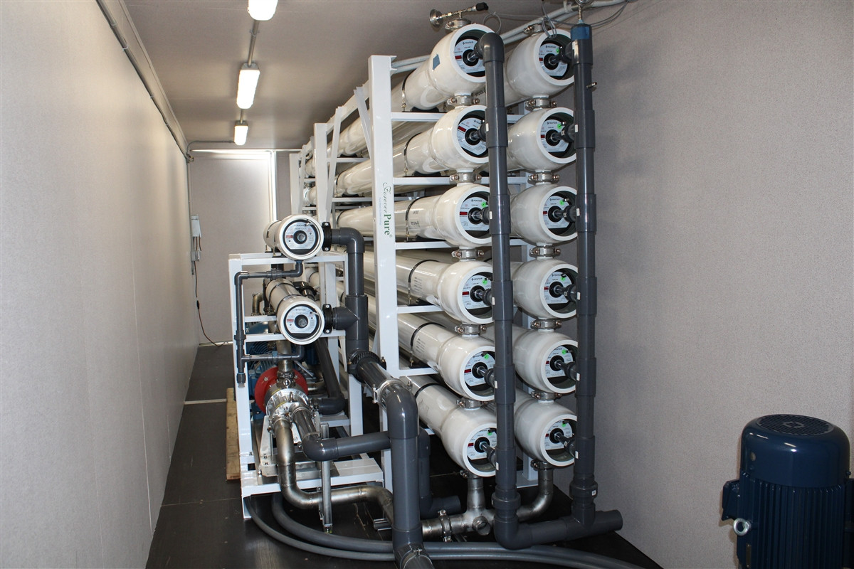 Sistema di dissalazione a osmosi inversa per acqua di mare ForeverPure da 446.400 GPD — SWRO containerizzato ad alta efficienza
